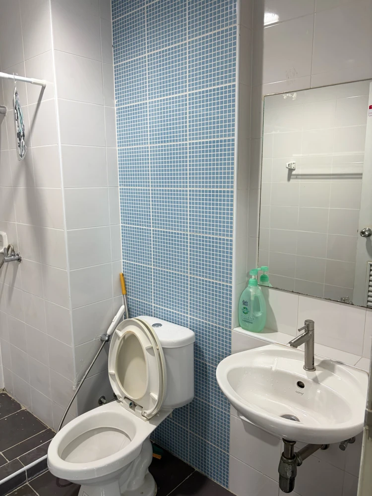 For rent: The Kith Lumlukka Klong 2, 5th floor, fully furnished unit. Very comfortable. Book now! Don't miss out!