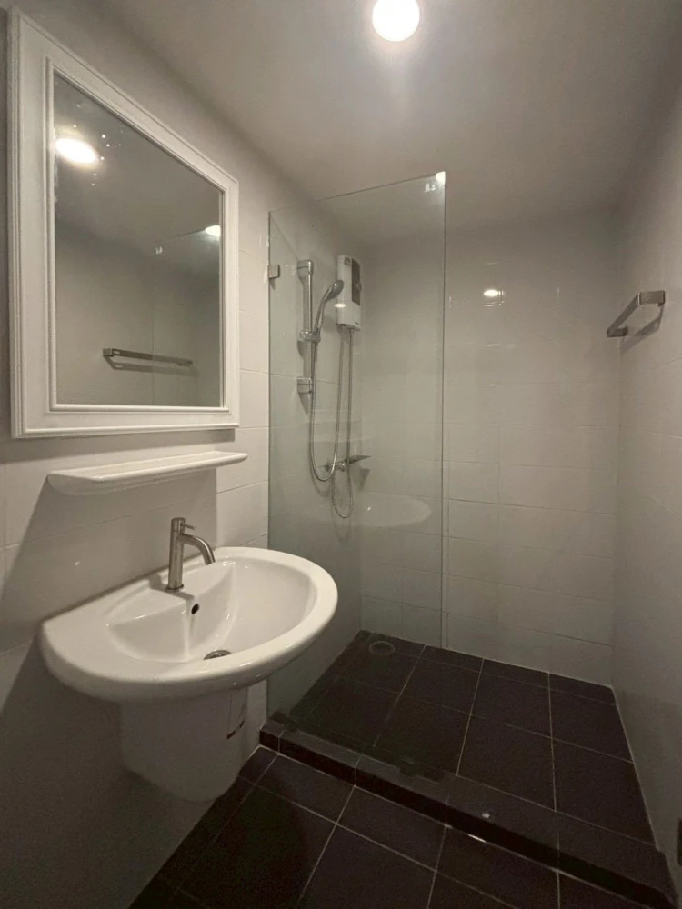 For rent: The Kith Plus Nawamin. Ready to move in, fully furnished, spacious and comfortable room. Book now!