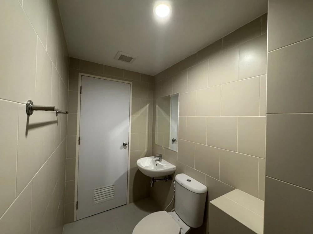 For rent: The Kith Plus Phaholyothin-Khukot. Nice room, fully furnished, affordable price. Book now!