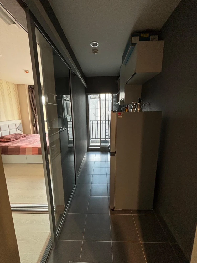 For rent: The Kith Plus Sukhumvit 113, 8th floor (top floor), corner room, very quiet, wallpapered, very worth booking.