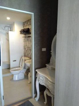 For rent: The Kith Plus Sukhumvit 113, a lovely room on the 5th floor with beautiful wallpaper and fully furnished. Reserve now!