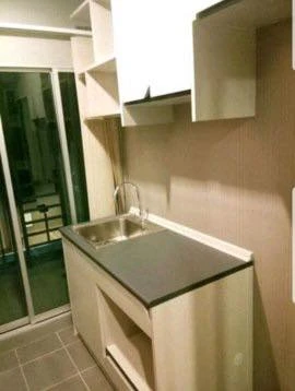 For rent: The Kith Plus Sukhumvit 113, a lovely room on the 5th floor with beautiful wallpaper and fully furnished. Reserve now!