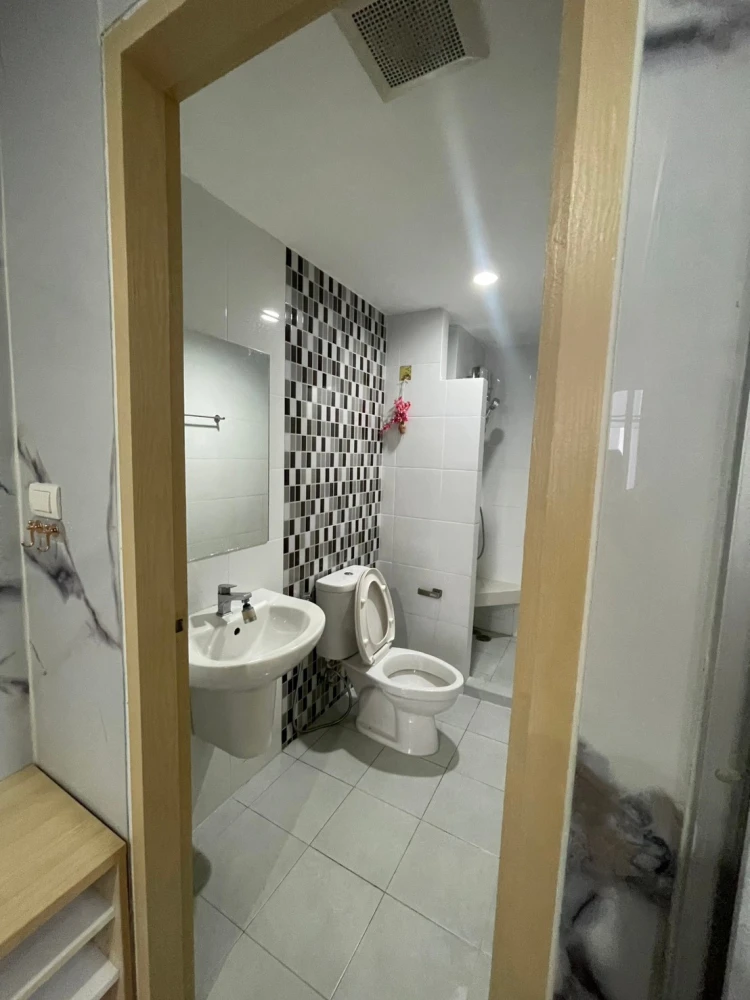 For Rent: The Kith Plus Sukhumvit 113. A lovely, fully furnished unit—book now if interested.