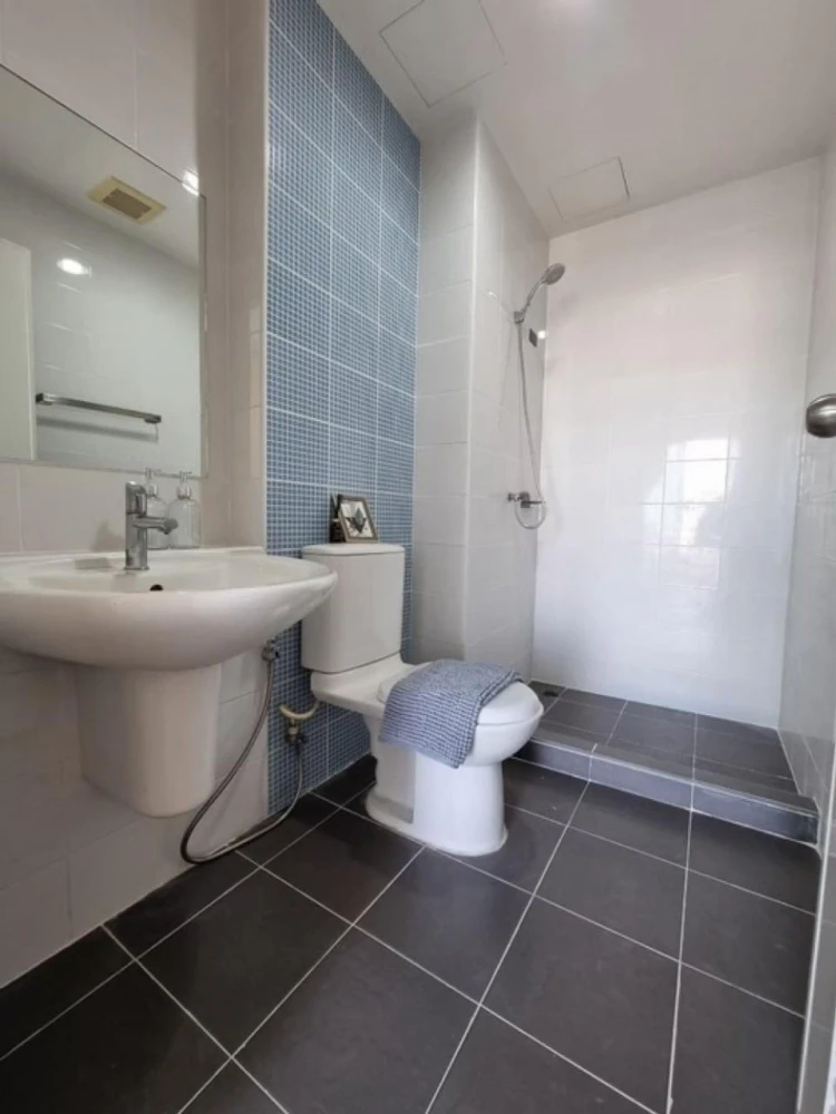 For rent: The KITH Sukhumvit 113. Ready to move in, fully furnished, low floor, affordable price. Book now!