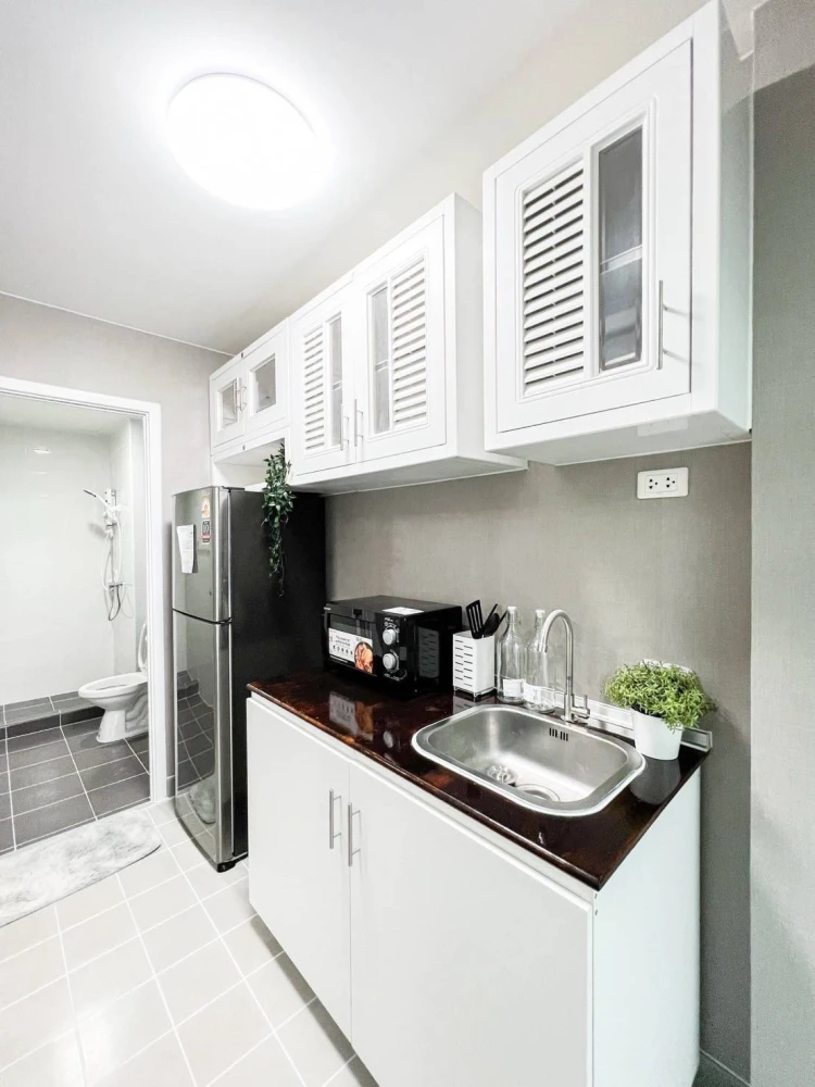 For rent: The KITH Sukhumvit 113, beautifully decorated room with a theme, comes with furniture and complete amenities. Hurry and reserve now!