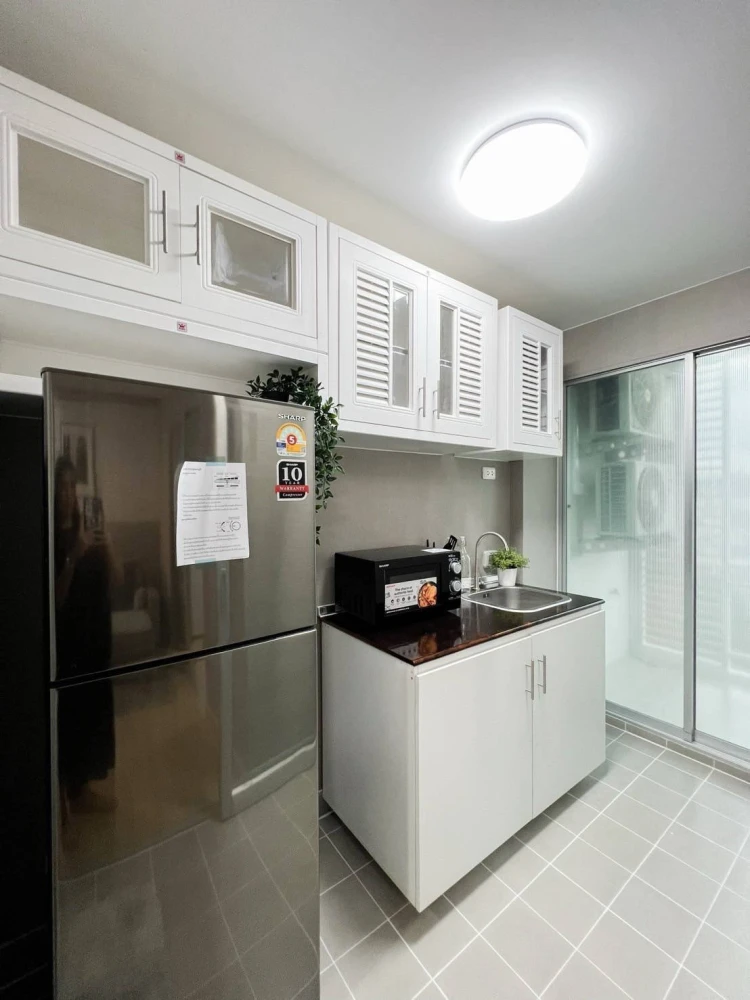 For rent: The KITH Sukhumvit 113, beautifully decorated room with a theme, comes with furniture and complete amenities. Hurry and reserve now!