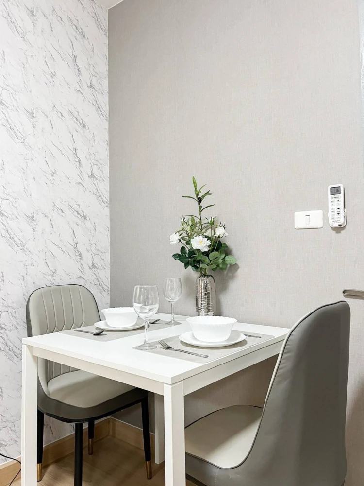 For rent: The KITH Sukhumvit 113, beautifully decorated room with a theme, comes with furniture and complete amenities. Hurry and reserve now!