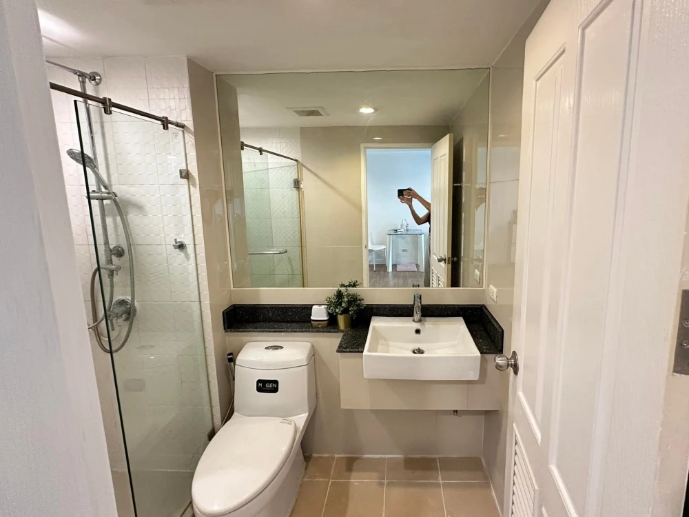 For rent: The Kris Ratchada 17, ready to move in, fully furnished, book now, don't delay.