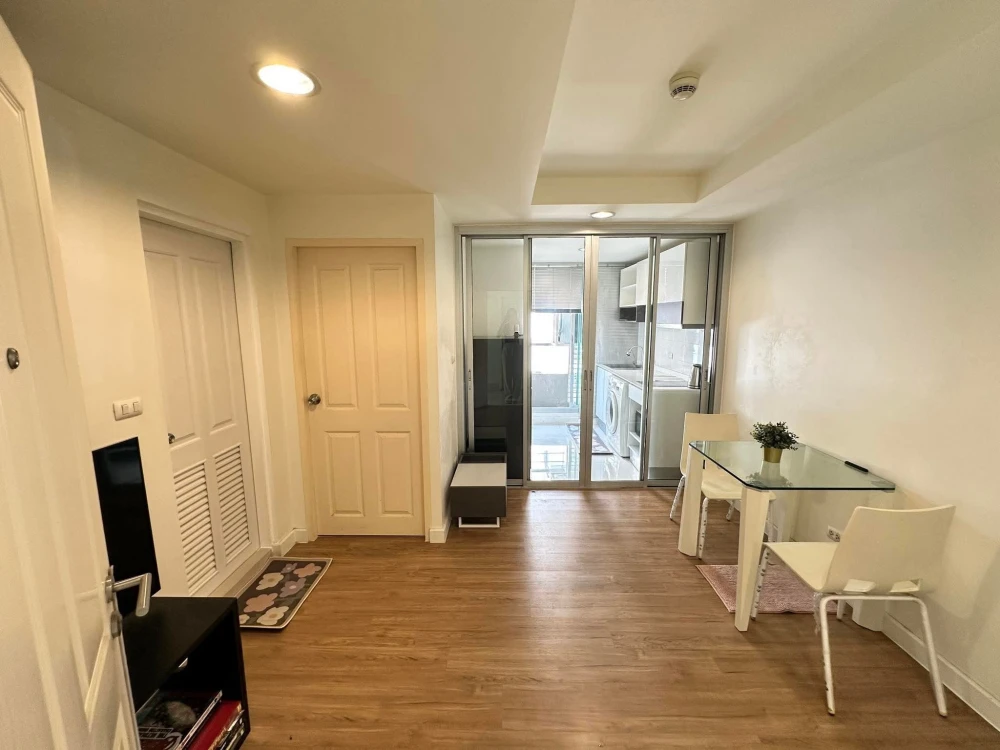 For rent: The Kris Ratchada 17, ready to move in, fully furnished, book now, don't delay.