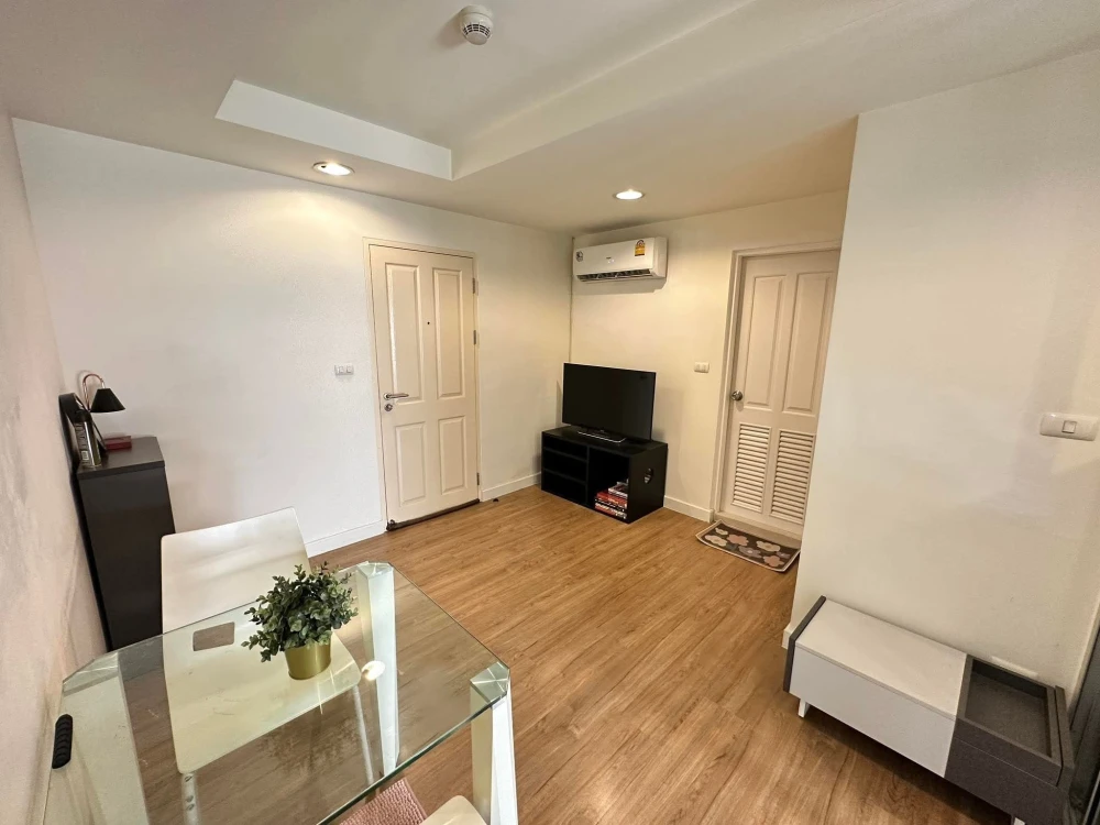 For rent: The Kris Ratchada 17, ready to move in, fully furnished, book now, don't delay.