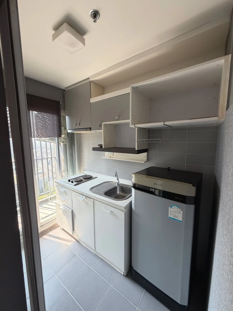 For rent: The Leaf Pattanakarn, 19th floor unit, fully furnished with all amenities. Don't miss out!