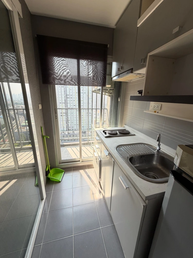 For rent: The Leaf Pattanakarn, 19th floor unit, fully furnished with all amenities. Don't miss out!