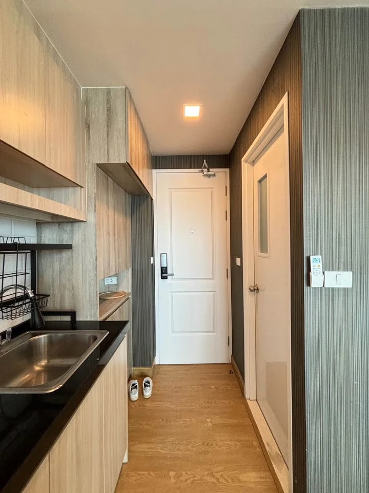 For rent, The Light New York, near Bts Punnawithi, 2 bedrooms, 1 bathroom, fully furnished, with a washing machine.