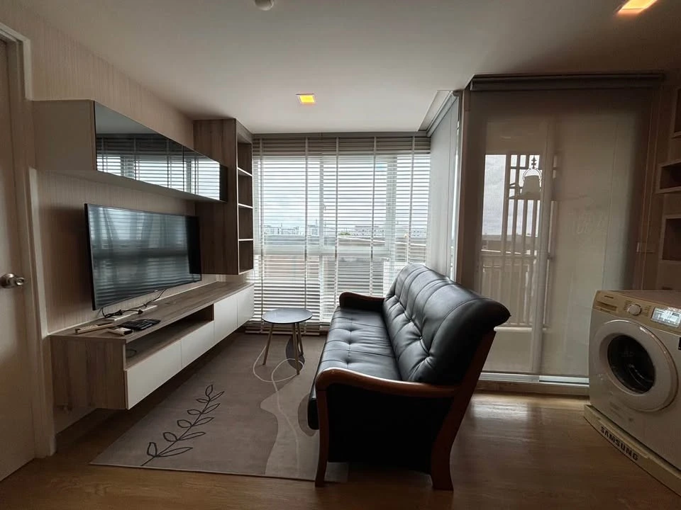 For rent, The Light New York, near Bts Punnawithi, 2 bedrooms, 1 bathroom, fully furnished, with a washing machine.