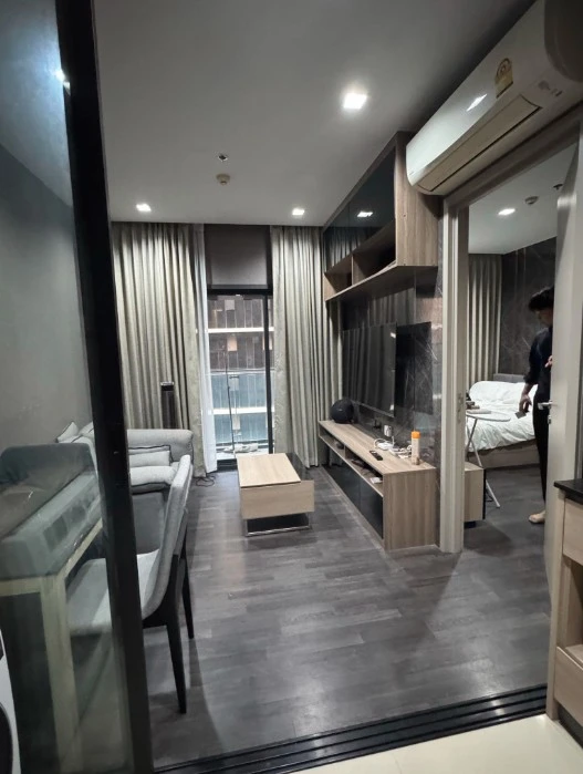For rent: The Line Asoke Ratchada, fully furnished with built-in furniture. You can't miss this opportunity to reserve it.
