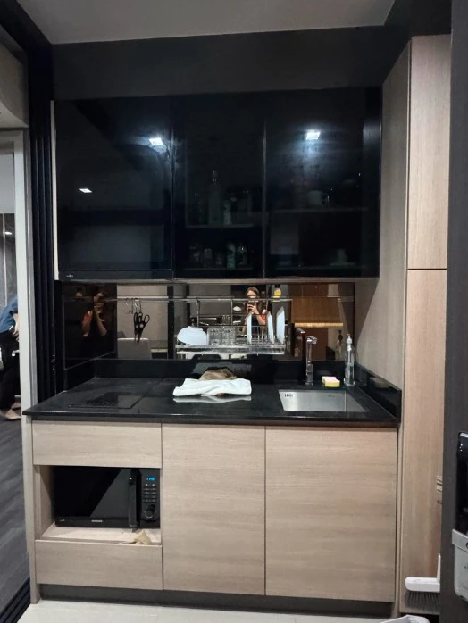 For rent: The Line Asoke Ratchada, fully furnished with built-in furniture. You can't miss this opportunity to reserve it.