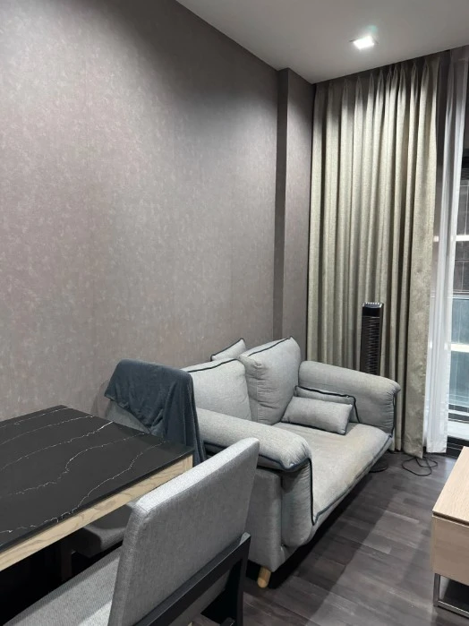 For rent: The Line Asoke Ratchada, fully furnished with built-in furniture. You can't miss this opportunity to reserve it.