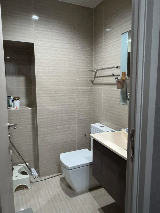 For rent: The Line Asoke Ratchada, fully furnished with built-in furniture. You can't miss this opportunity to reserve it.