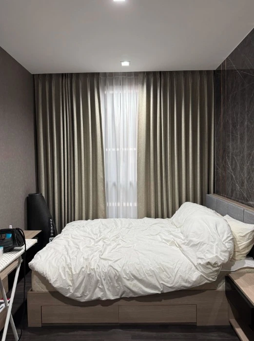 For rent: The Line Asoke Ratchada, fully furnished with built-in furniture. You can't miss this opportunity to reserve it.