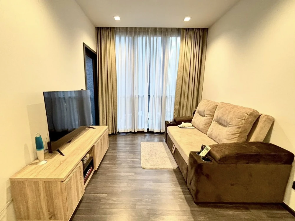 For sale/rent: The Line Asoke-Ratchada. Nice room, fully furnished with appliances. Amazing price! Book now!