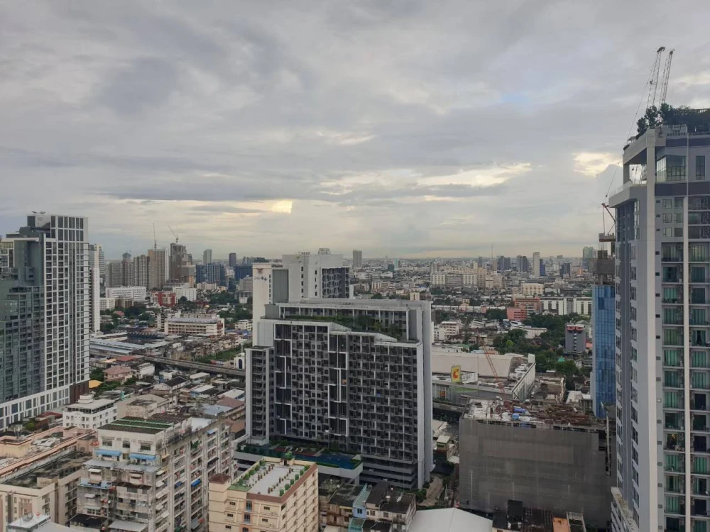 For rent The Line Phahol-Pradipat. Nice clean room high floor nice view Fully furnished, ready to move in. If interested, don't miss it.