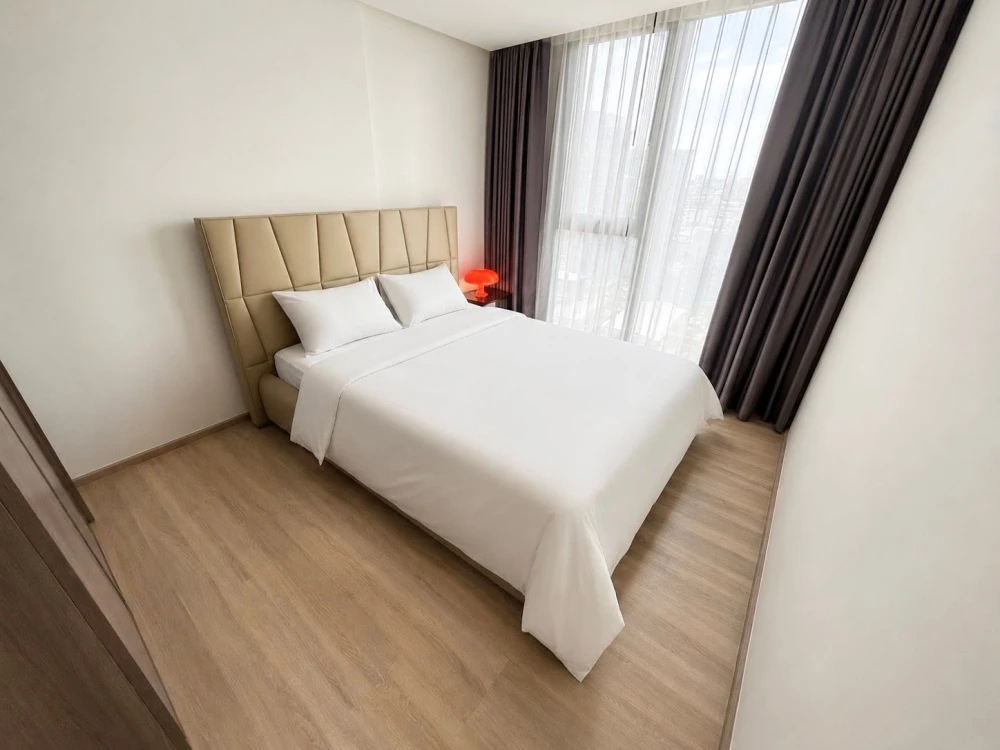 For rent: The Line Phahol-Pradiphat, corner unit. Private, morning sun, beautiful view, spacious, great atmosphere. Don't miss out!