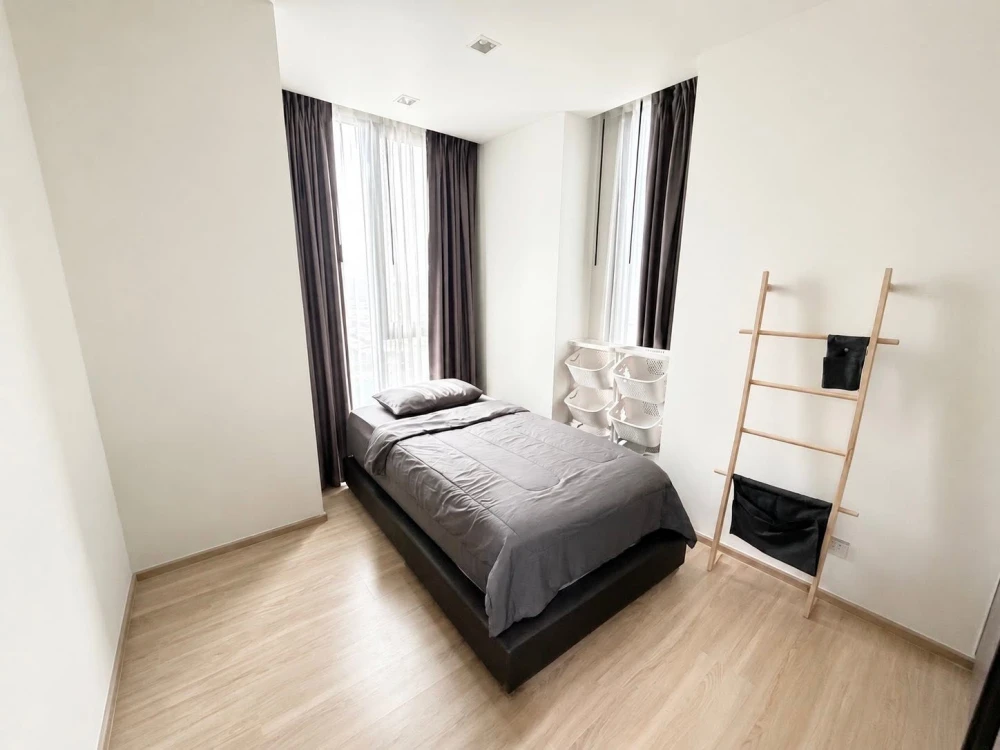 For rent: The Line Phahol-Pradiphat, corner unit. Private, morning sun, beautiful view, spacious, great atmosphere. Don't miss out!