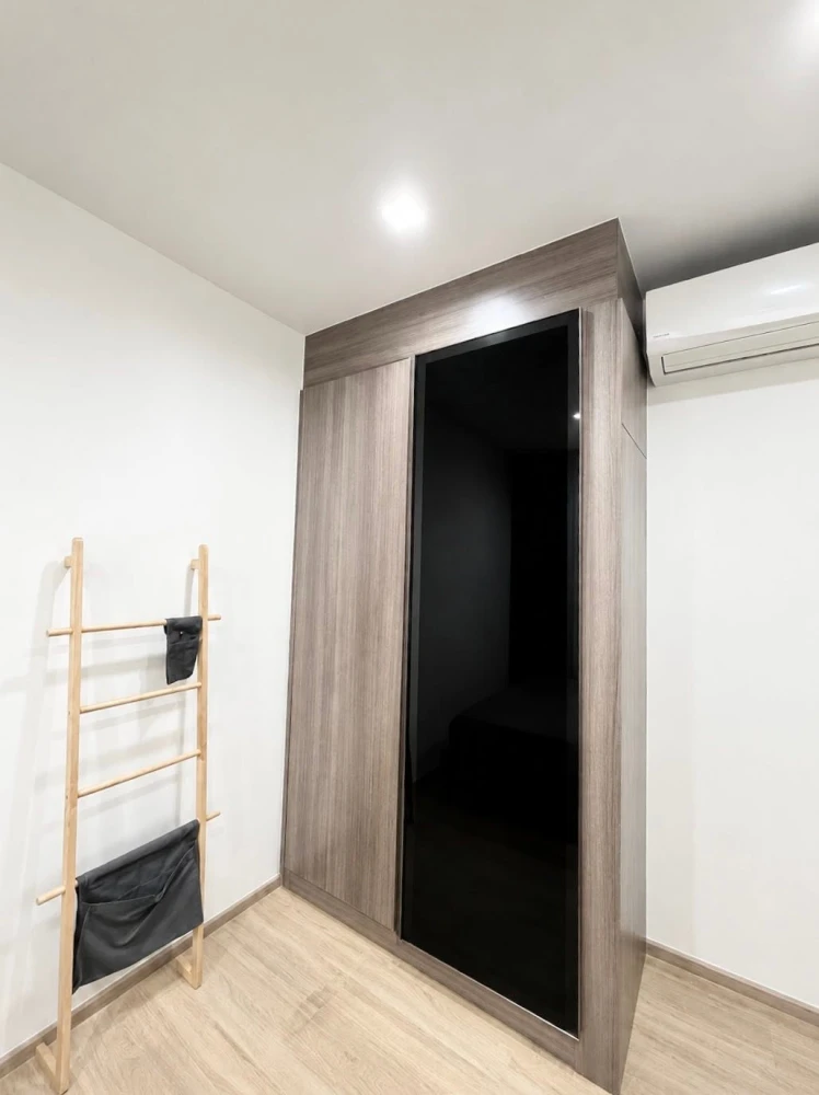 For rent: The Line Phahol-Pradiphat, corner unit. Private, morning sun, beautiful view, spacious, great atmosphere. Don't miss out!