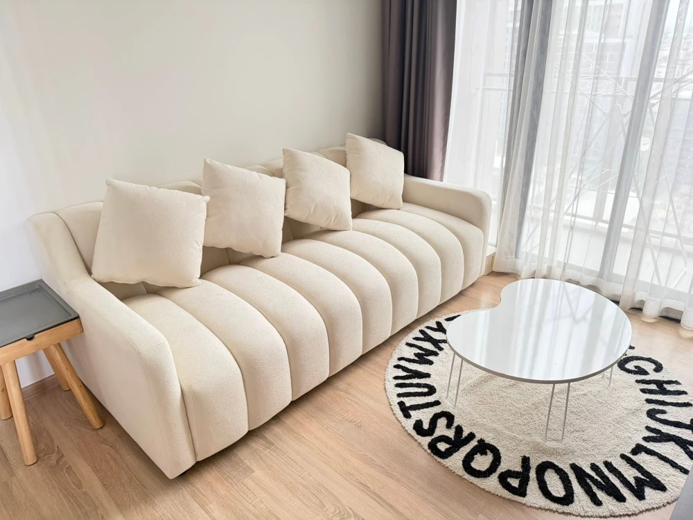 For rent: The Line Phahol-Pradiphat, corner unit. Private, morning sun, beautiful view, spacious, great atmosphere. Don't miss out!
