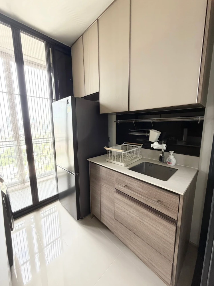 For rent: The Line Phahol-Pradiphat, corner unit. Private, morning sun, beautiful view, spacious, great atmosphere. Don't miss out!
