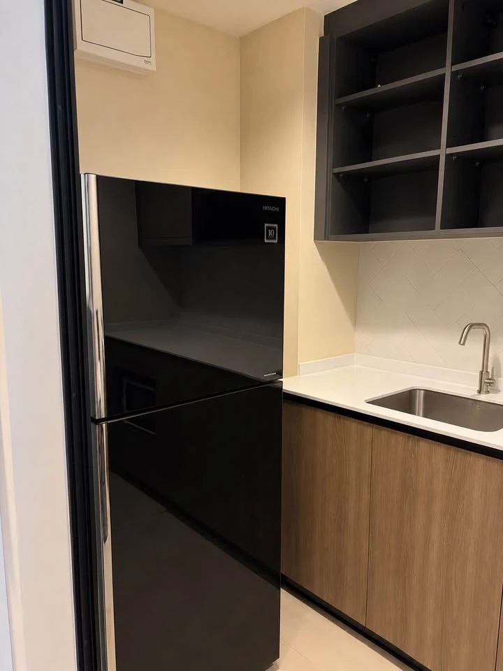 For rent: The Line Phahonyothin Park, 9th floor unit, spacious living area, fully furnished. Book now!