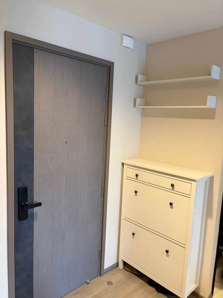For rent: The Line Phahonyothin Park, 9th floor unit, spacious living area, fully furnished. Book now!