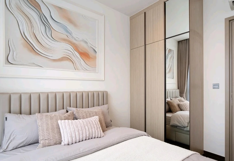 For Rent: The Line Ratchathewi, 31st floor. Beautiful, fully furnished, and inviting unit—book now if interested.