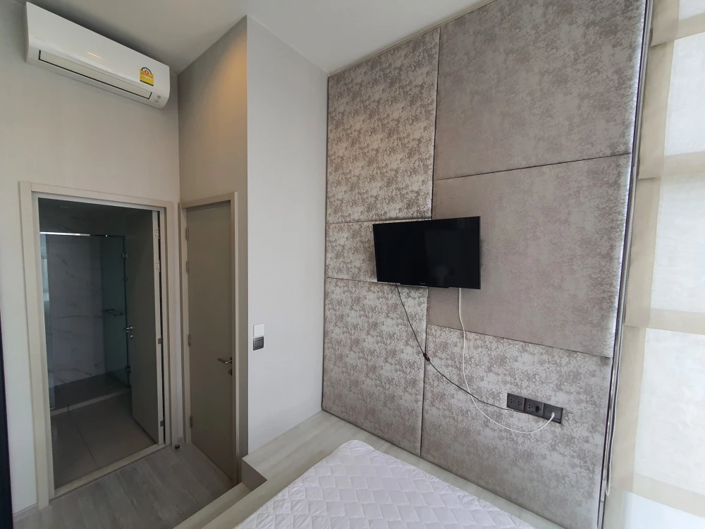 For rent: The Line Sukhumvit 101, 1 bedroom, 1 bathroom, high ceiling, airy, built-in wall, awesome! Reserve now!