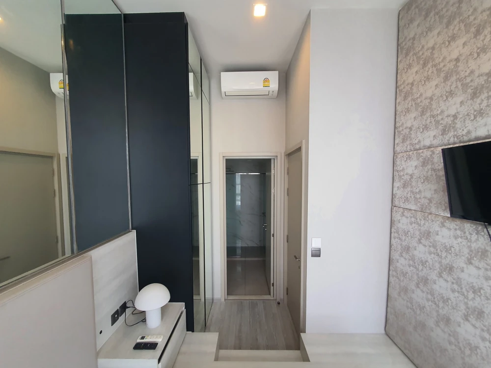 For rent: The Line Sukhumvit 101, 1 bedroom, 1 bathroom, high ceiling, airy, built-in wall, awesome! Reserve now!