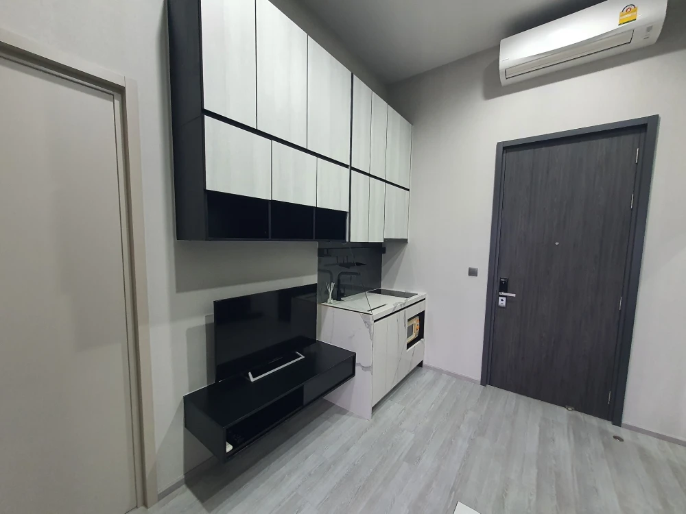 For rent: The Line Sukhumvit 101, 1 bedroom, 1 bathroom, high ceiling, airy, built-in wall, awesome! Reserve now!
