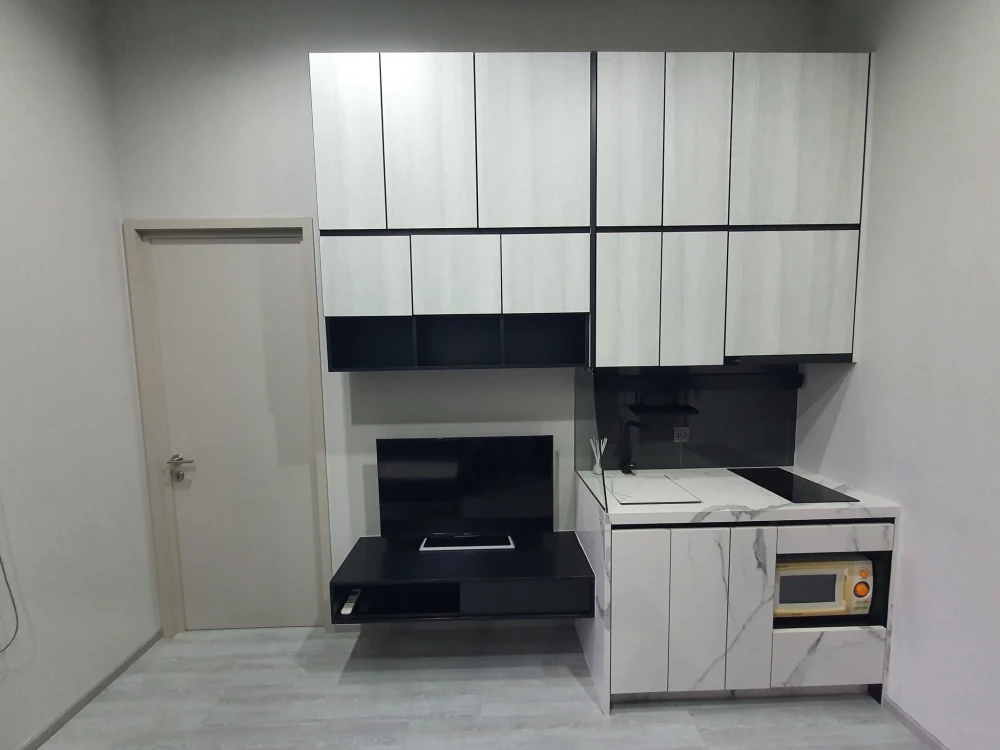 For rent: The Line Sukhumvit 101, 1 bedroom, 1 bathroom, high ceiling, airy, built-in wall, awesome! Reserve now!