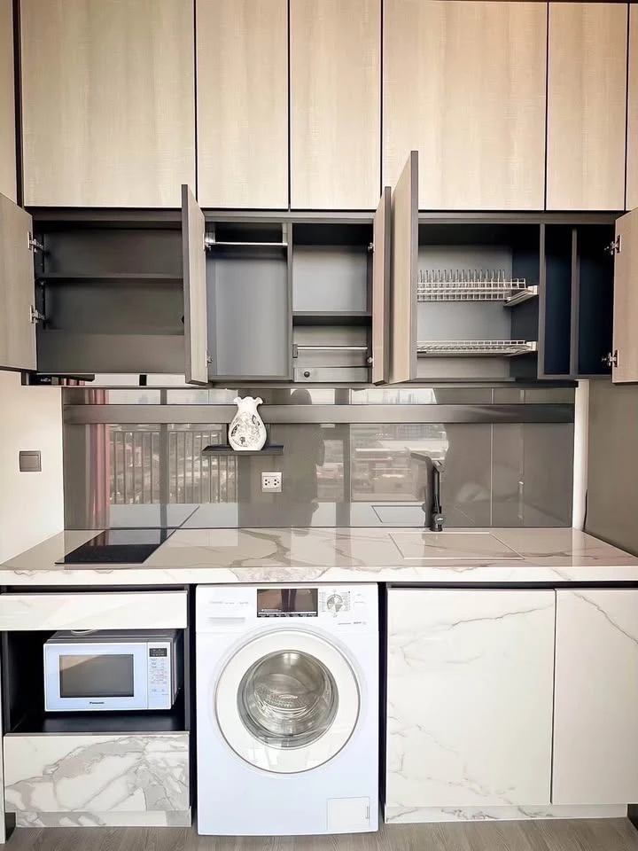 For rent: The Line Sukhumvit 101, 9th floor, nice room, fully furnished, interested, reserve now, urgent.