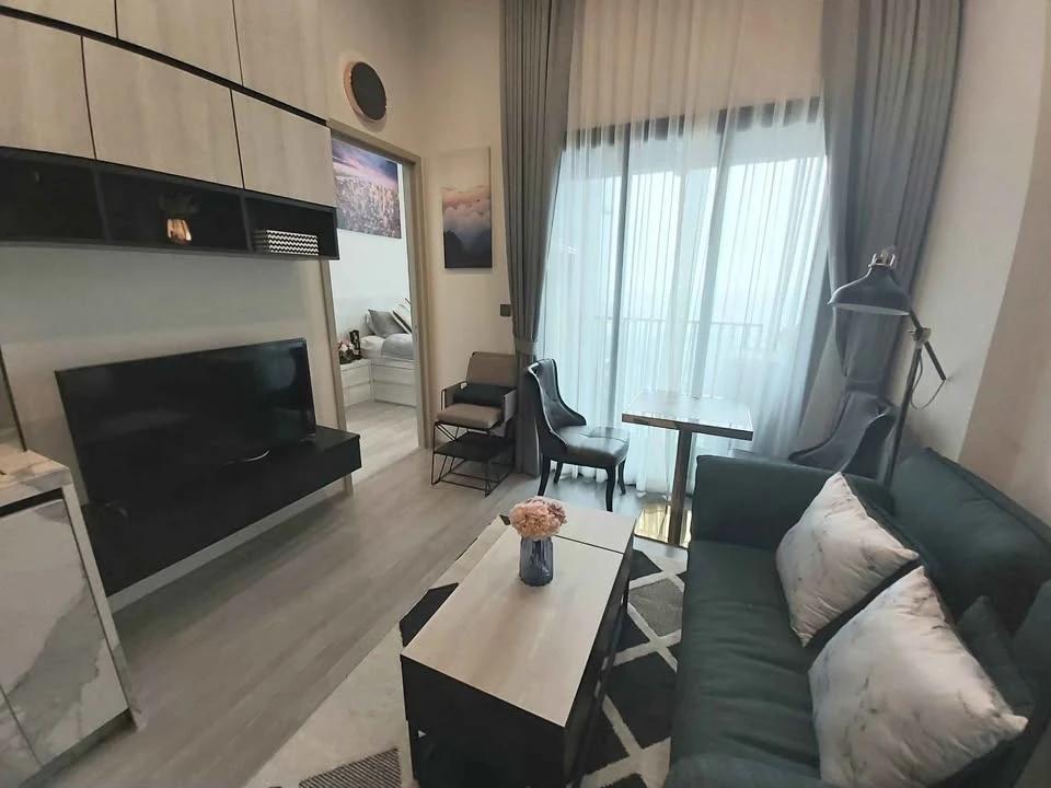 For rent: The Line Sukhumvit 101, top floor (32nd floor), stunning river view, 3.4 meter high ceiling, ready to move in.