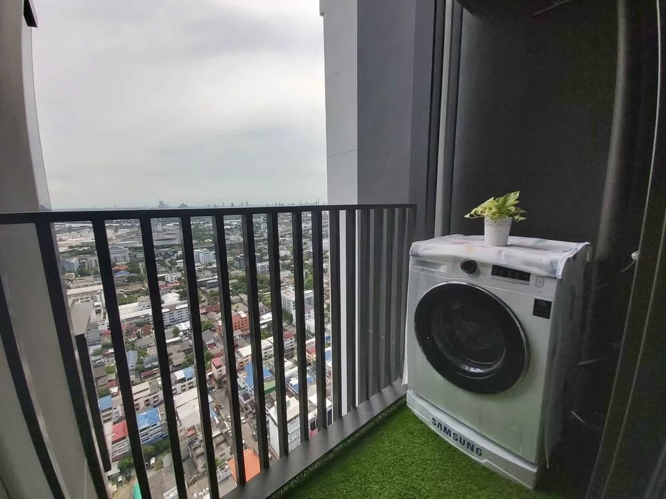 For rent: The Line Sukhumvit 101, top floor (32nd floor), stunning river view, 3.4 meter high ceiling, ready to move in.