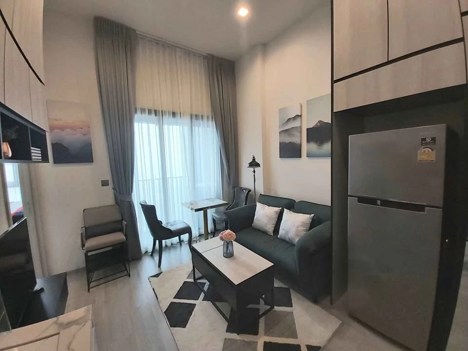 For rent: The Line Sukhumvit 101, top floor (32nd floor), stunning river view, 3.4 meter high ceiling, ready to move in.