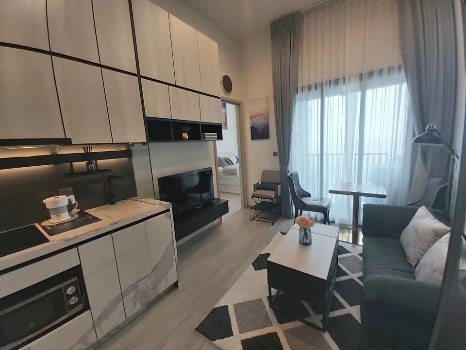 For rent: The Line Sukhumvit 101, top floor (32nd floor), stunning river view, 3.4 meter high ceiling, ready to move in.