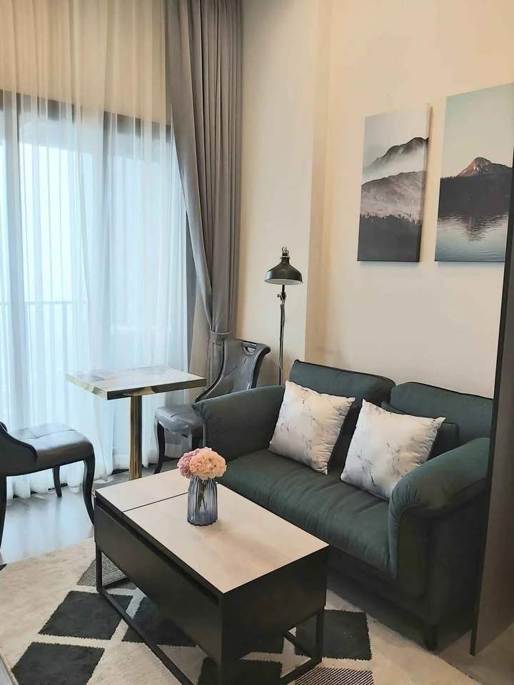 For rent: The Line Sukhumvit 101, top floor (32nd floor), stunning river view, 3.4 meter high ceiling, ready to move in.