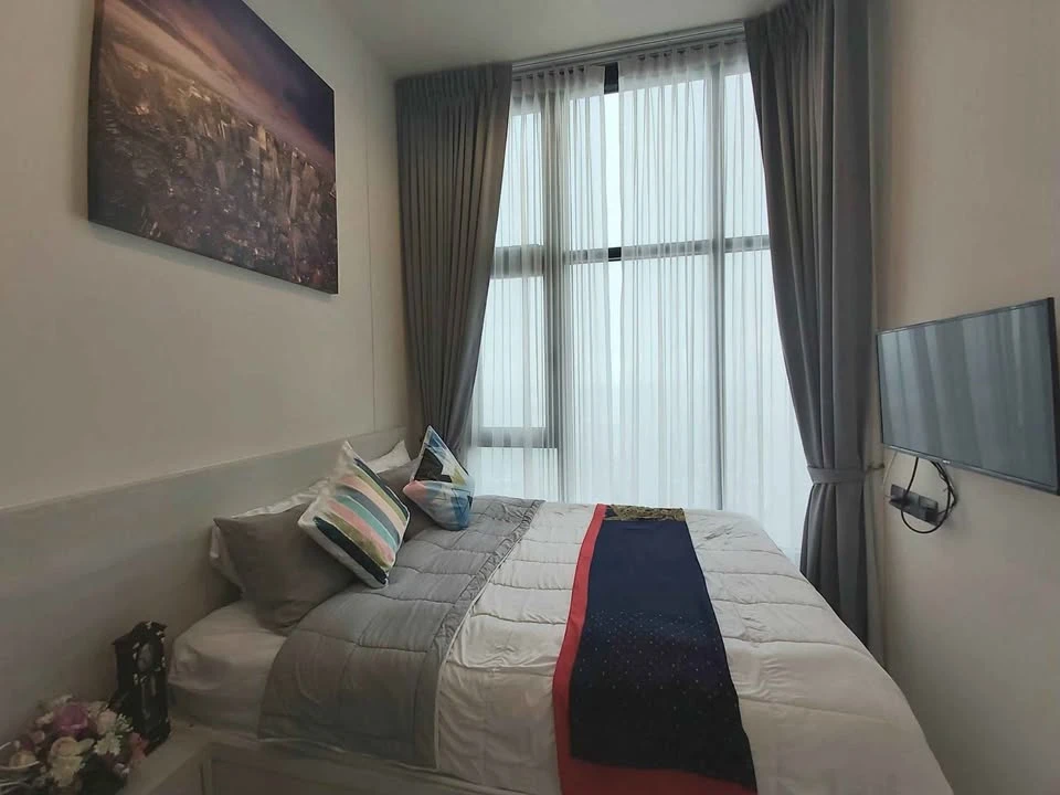 For rent: The Line Sukhumvit 101, top floor (32nd floor), stunning river view, 3.4 meter high ceiling, ready to move in.