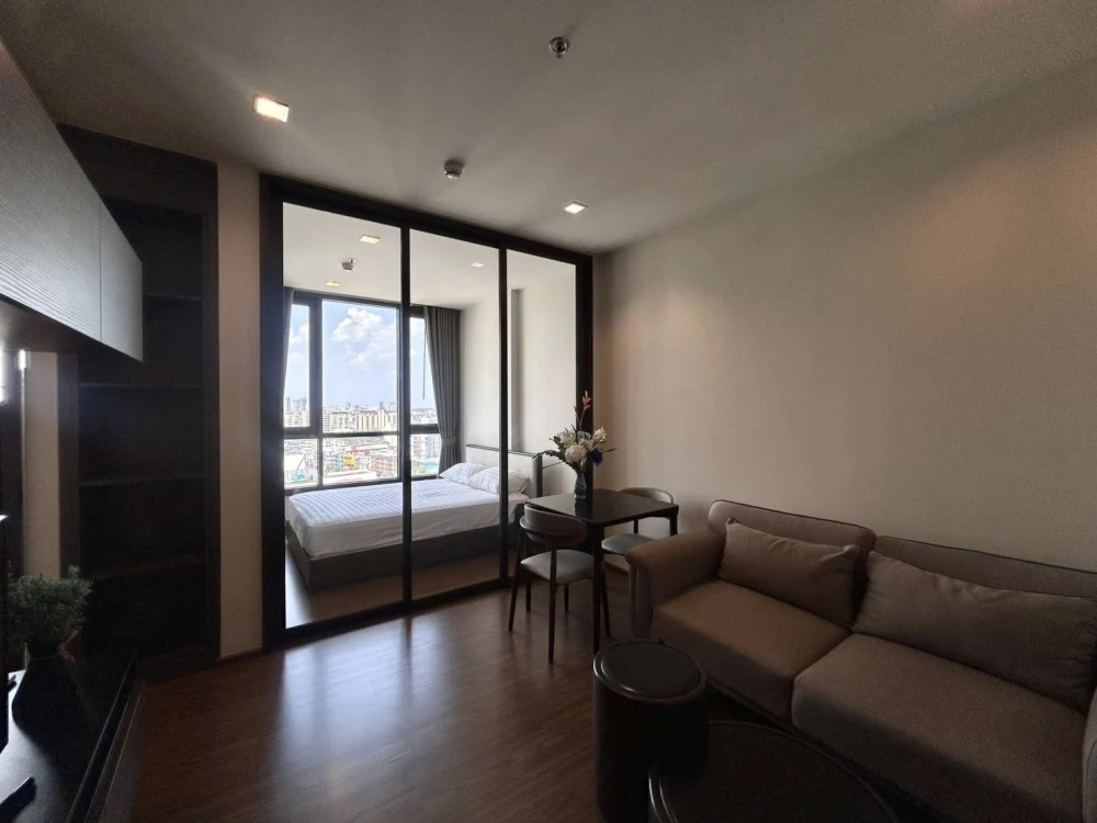 For rent: The Line Sukhumvit 71, high floor unit, spacious and comfortable. Just bring your belongings and move in! Book now before it's too late!