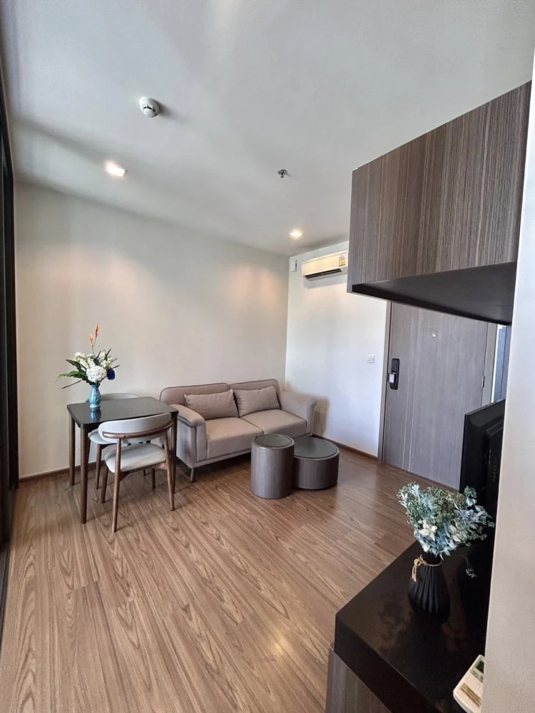 For rent: The Line Sukhumvit 71, high floor unit, spacious and comfortable. Just bring your belongings and move in! Book now before it's too late!