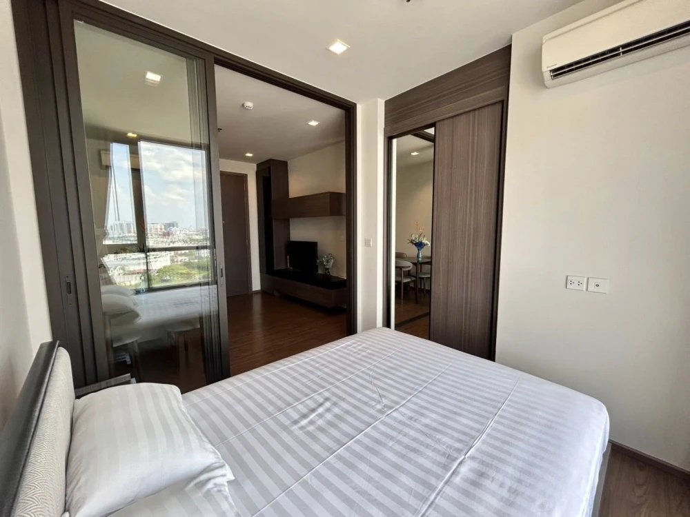 For rent: The Line Sukhumvit 71, high floor unit, spacious and comfortable. Just bring your belongings and move in! Book now before it's too late!