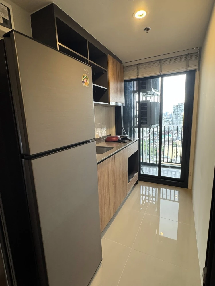 For rent: The Line Vibe, a lovely room on the 29th floor. Plenty of usable space, fully furnished, beautiful city view, not blocked. Don't miss it!