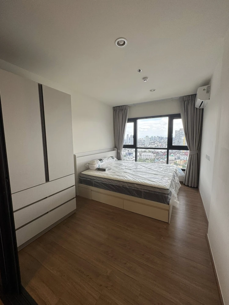 For rent: The Line Vibe, a lovely room on the 29th floor. Plenty of usable space, fully furnished, beautiful city view, not blocked. Don't miss it!