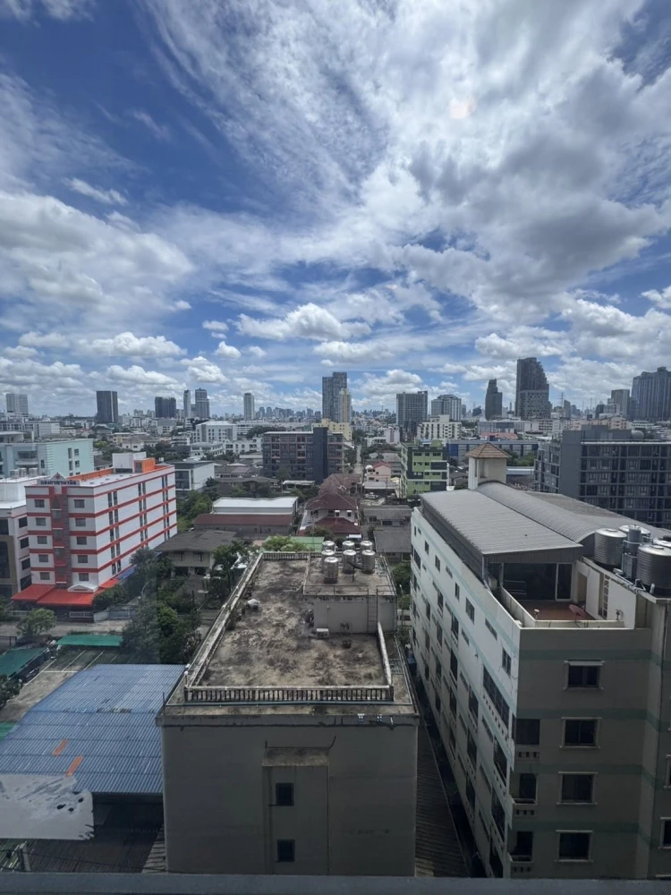 For rent: The Line Vibe, a lovely unit on the 9th floor, fully furnished with a coordinated decor. What are you waiting for?